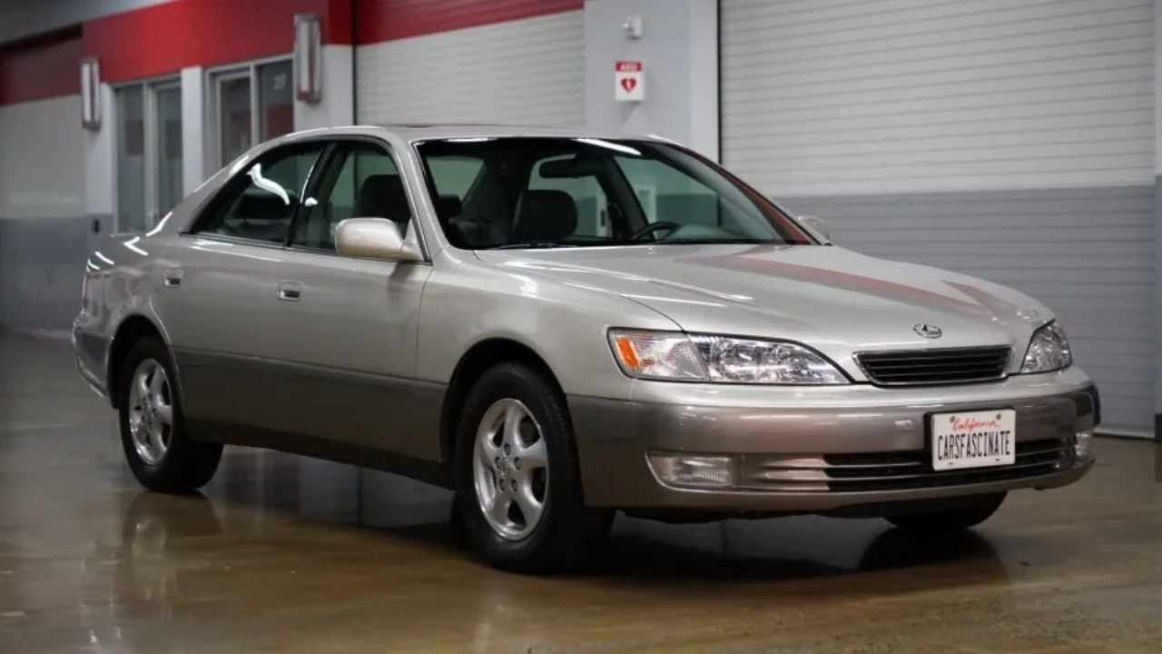1999 Lexus ES300 Front Quarter
