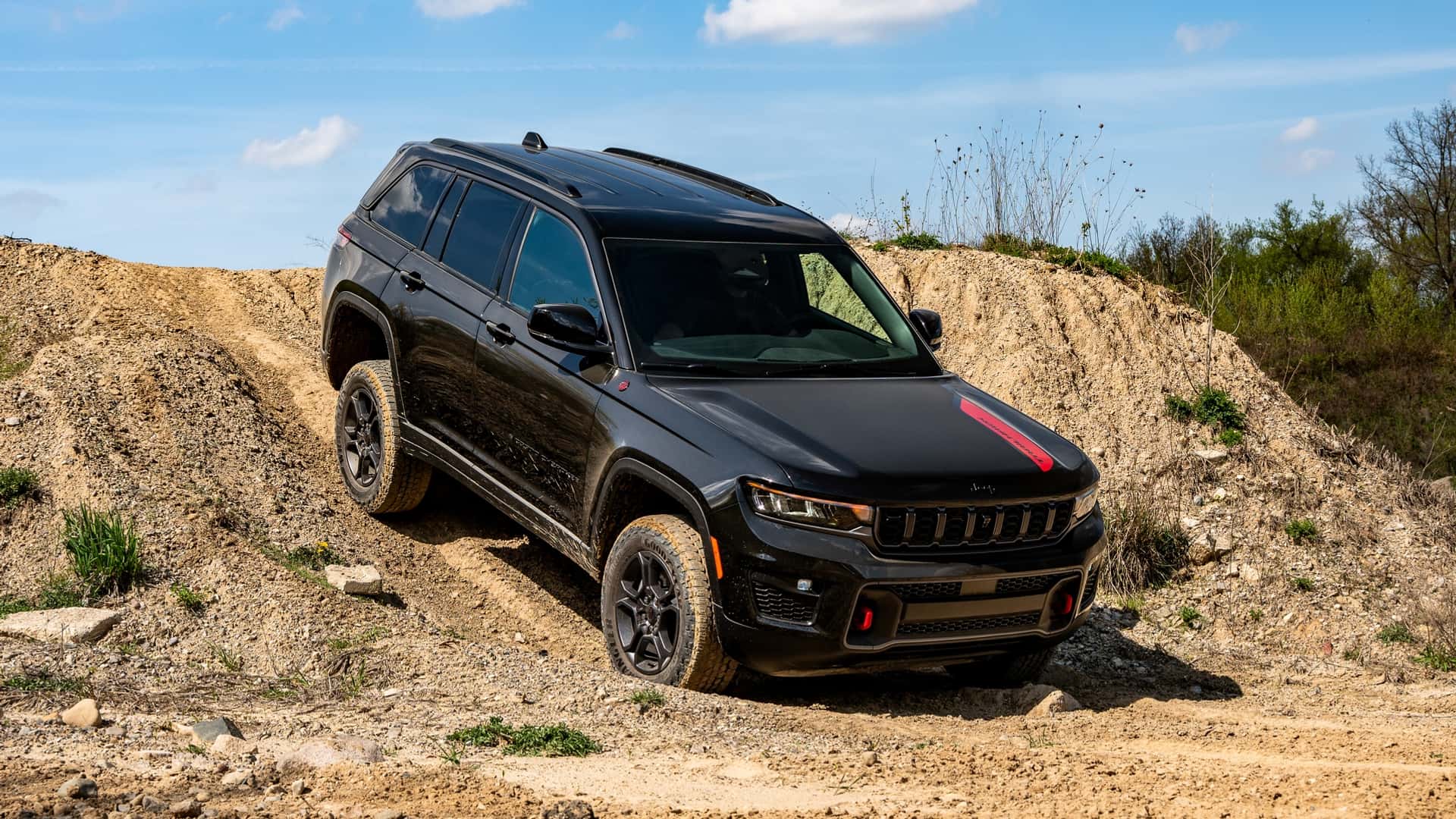2027 jeep grand cherokee trailhawk front 3 4