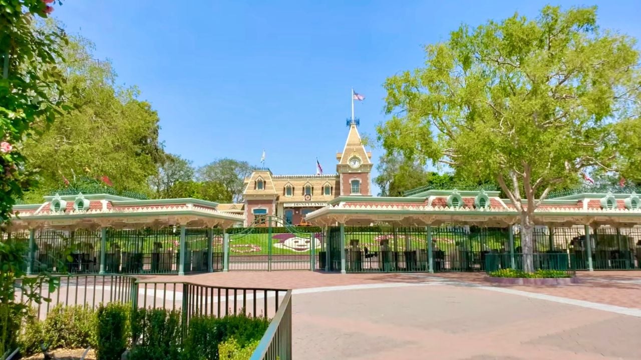 Disneyland Esplanade and Entrance