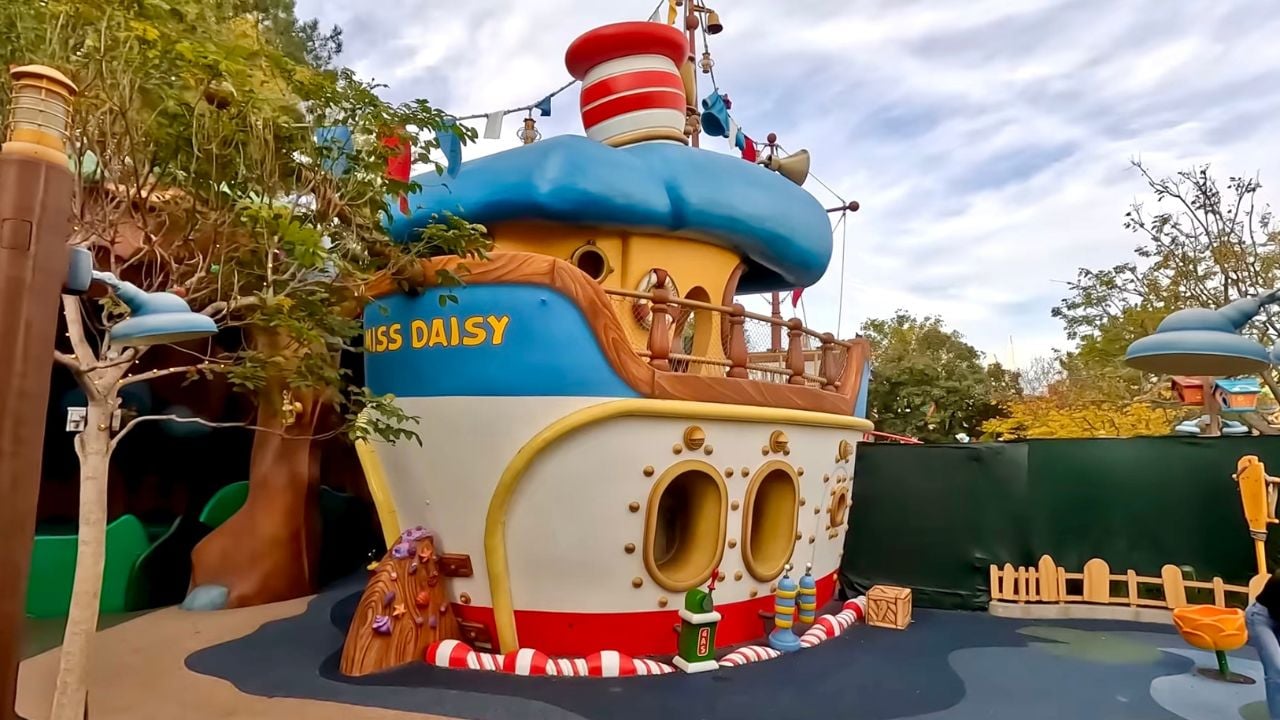 Disneyland Toontown Donalds Boat