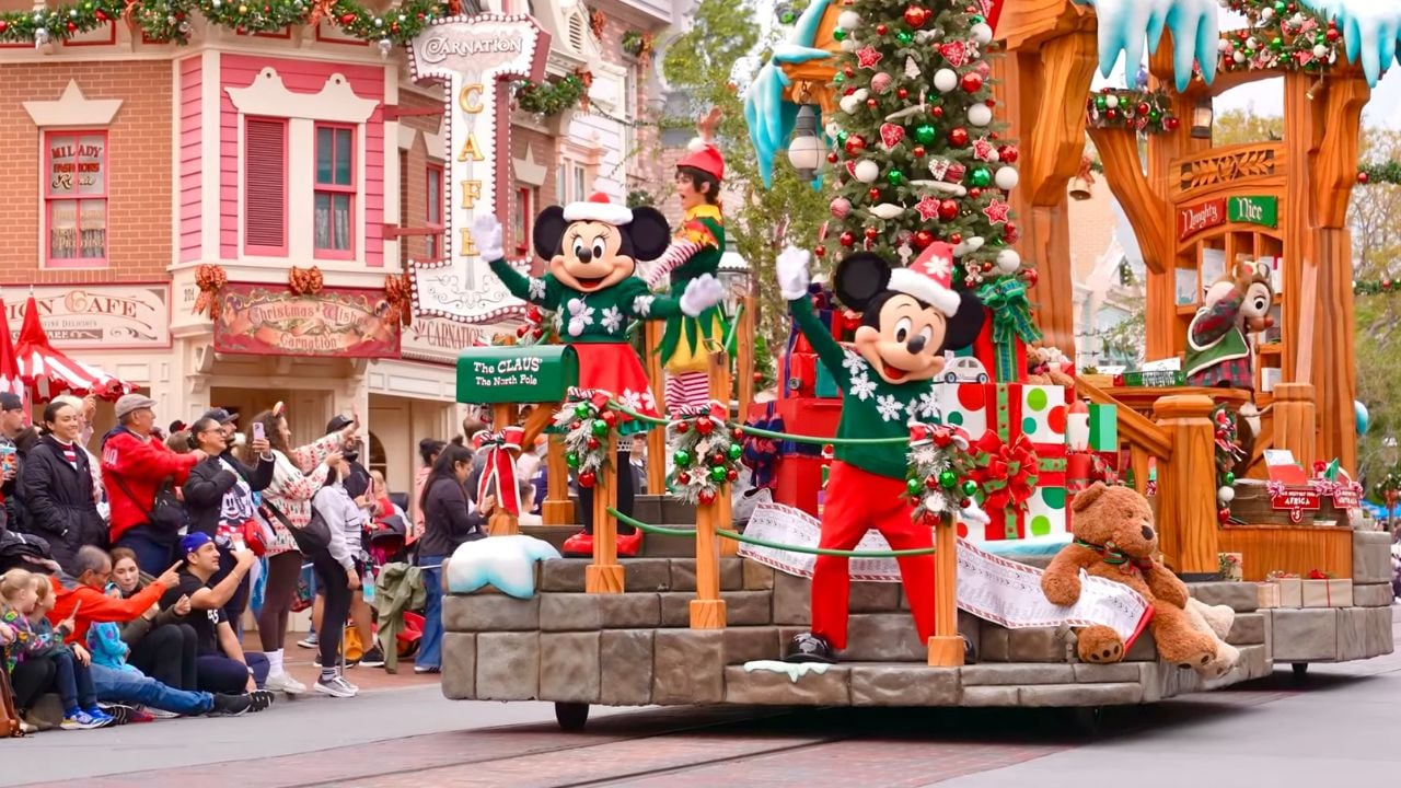 Disneyland a Christmas Fantasy Parade 2
