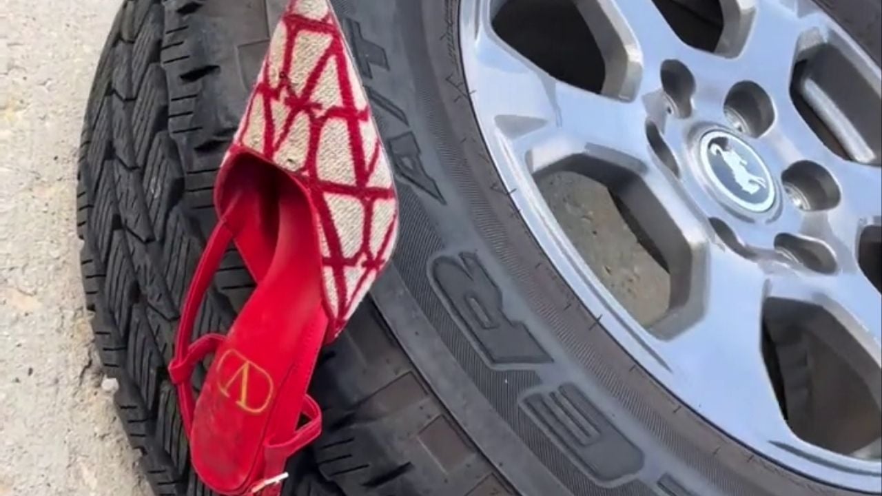 Ford Bronco Puncture High Heels In Tire V5