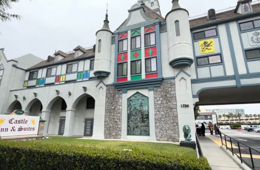 5 Fun and 5 Swanky Hotels Close to Disneyland