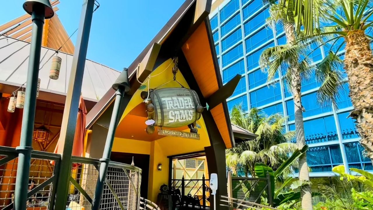 GH The Disneyland Hotel Trader Sams Tiki Bar