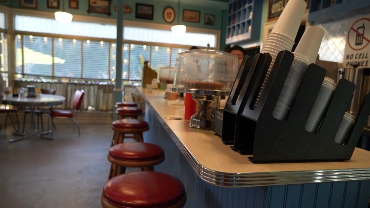 GH Warner Bros Studio Tour Lukes Diner