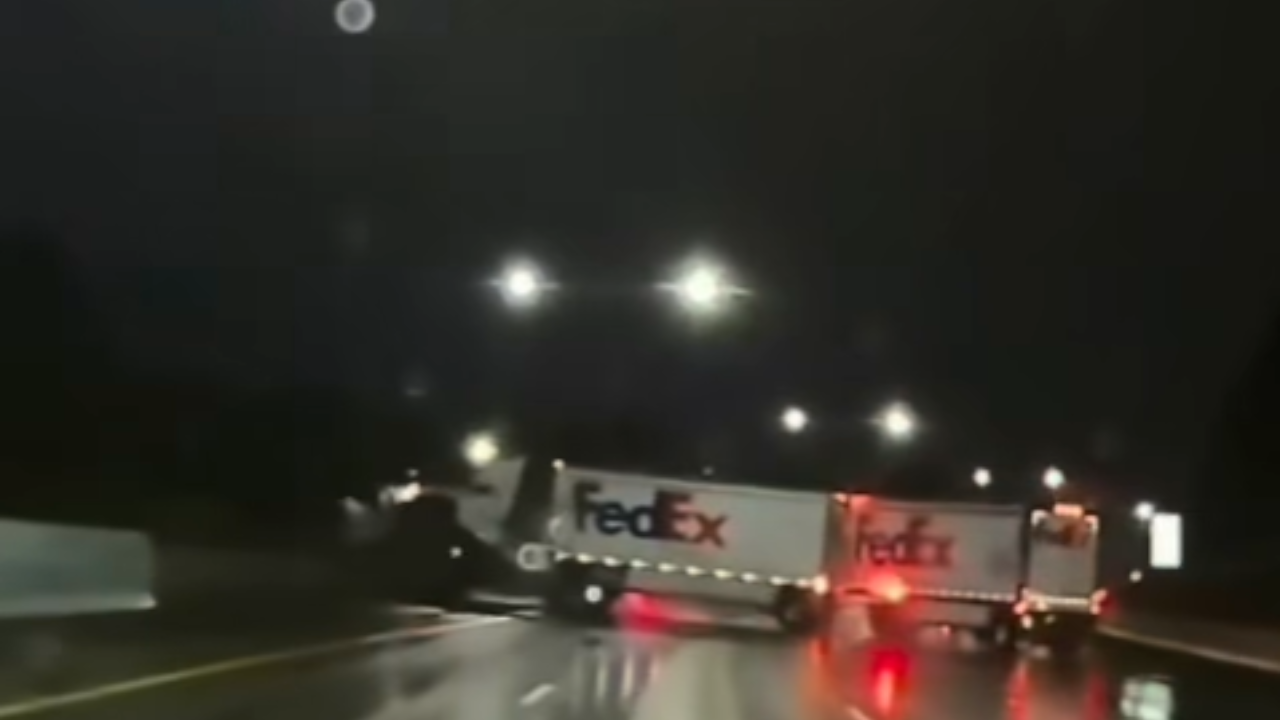 fed ex semi truck crash