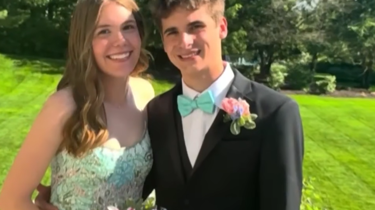teen kills girlfriend, mom helps