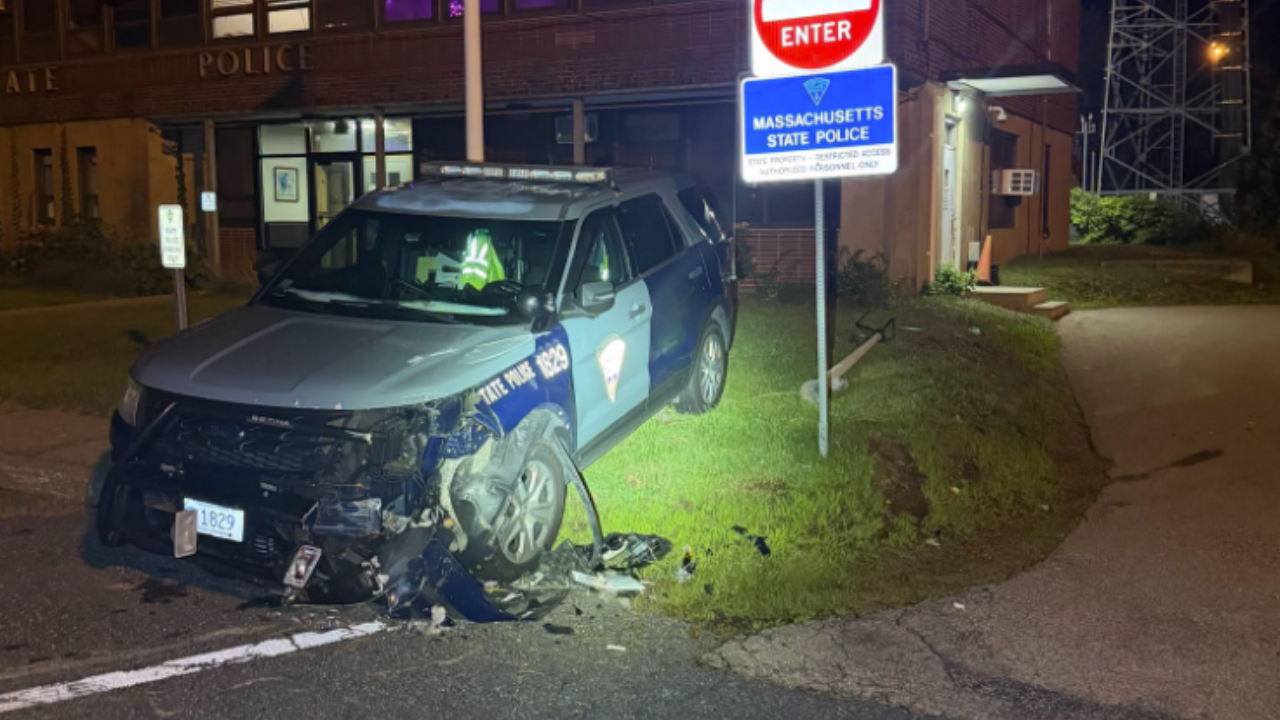 truck hits police cruiser