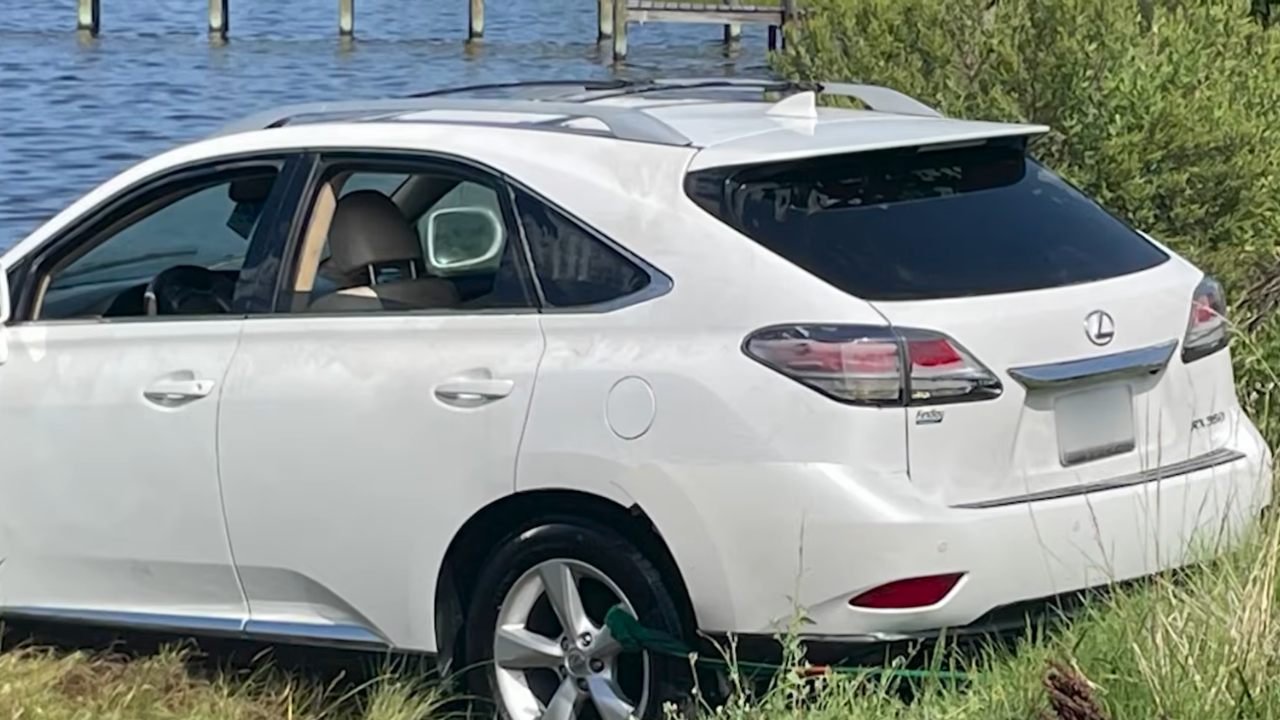 suv falls into water, kayak keeps driver afloat