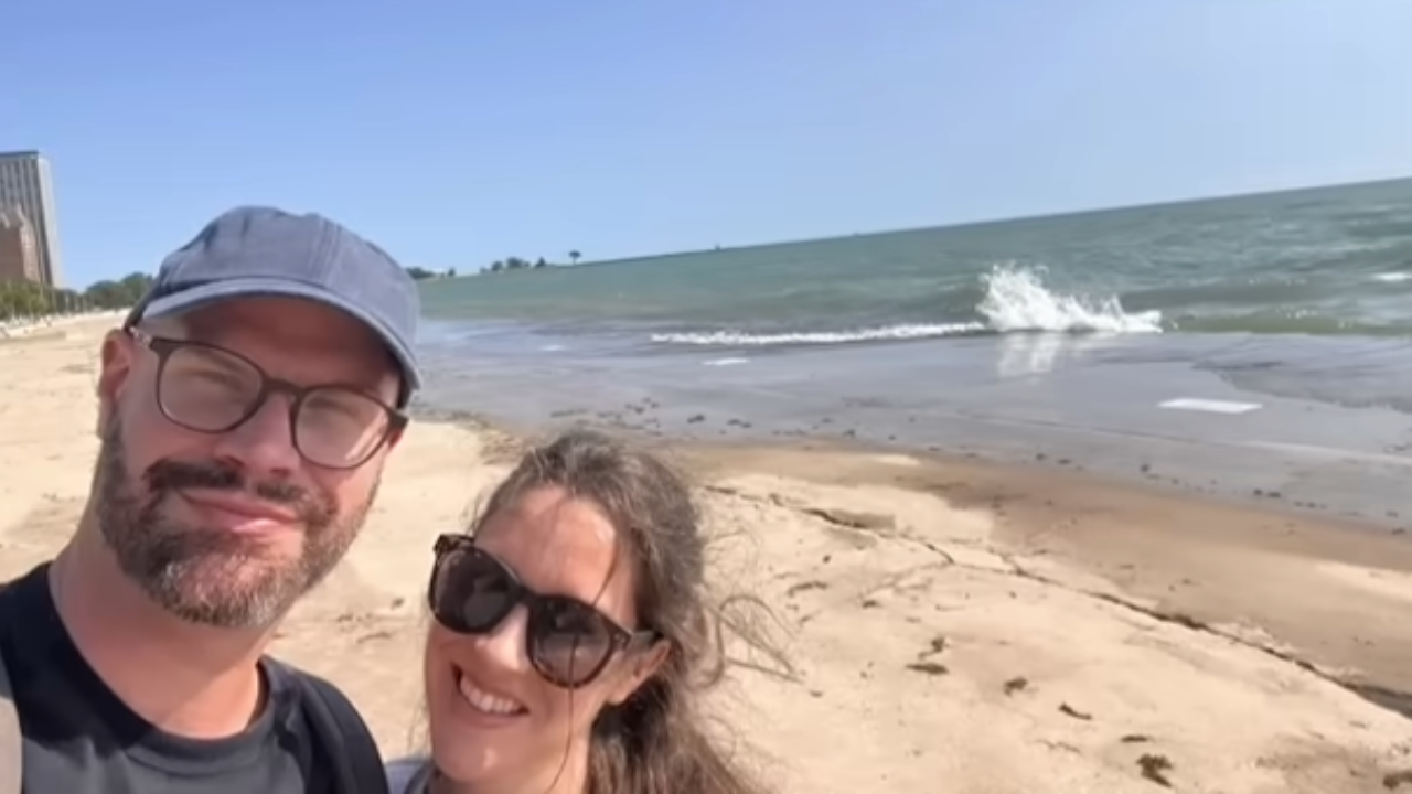 couple gets fees at hotel