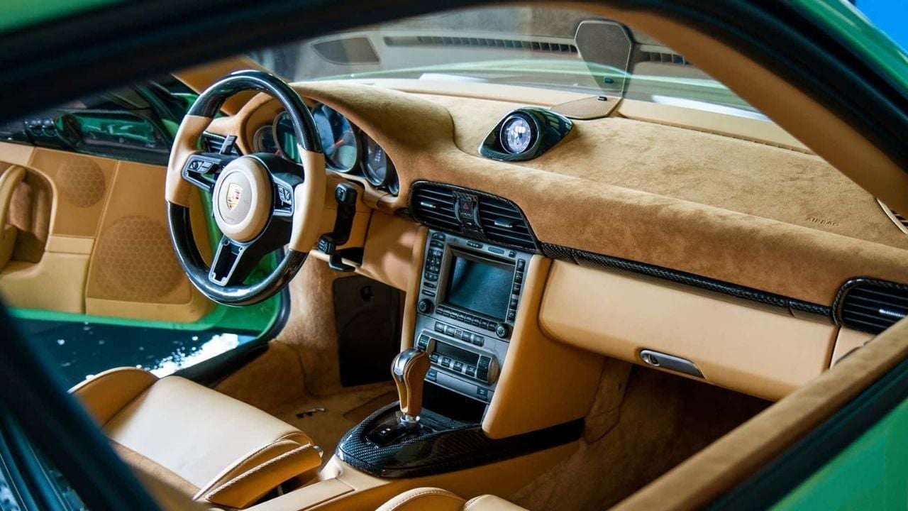 Indecent 009 Interior