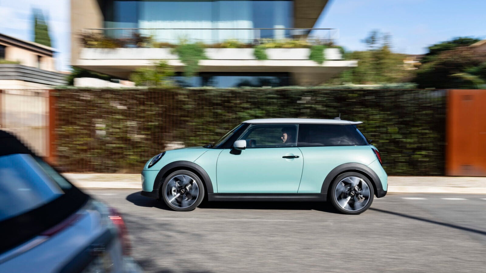 P90542423 highRes mini cooper s 04 202 scaled e1787059444601