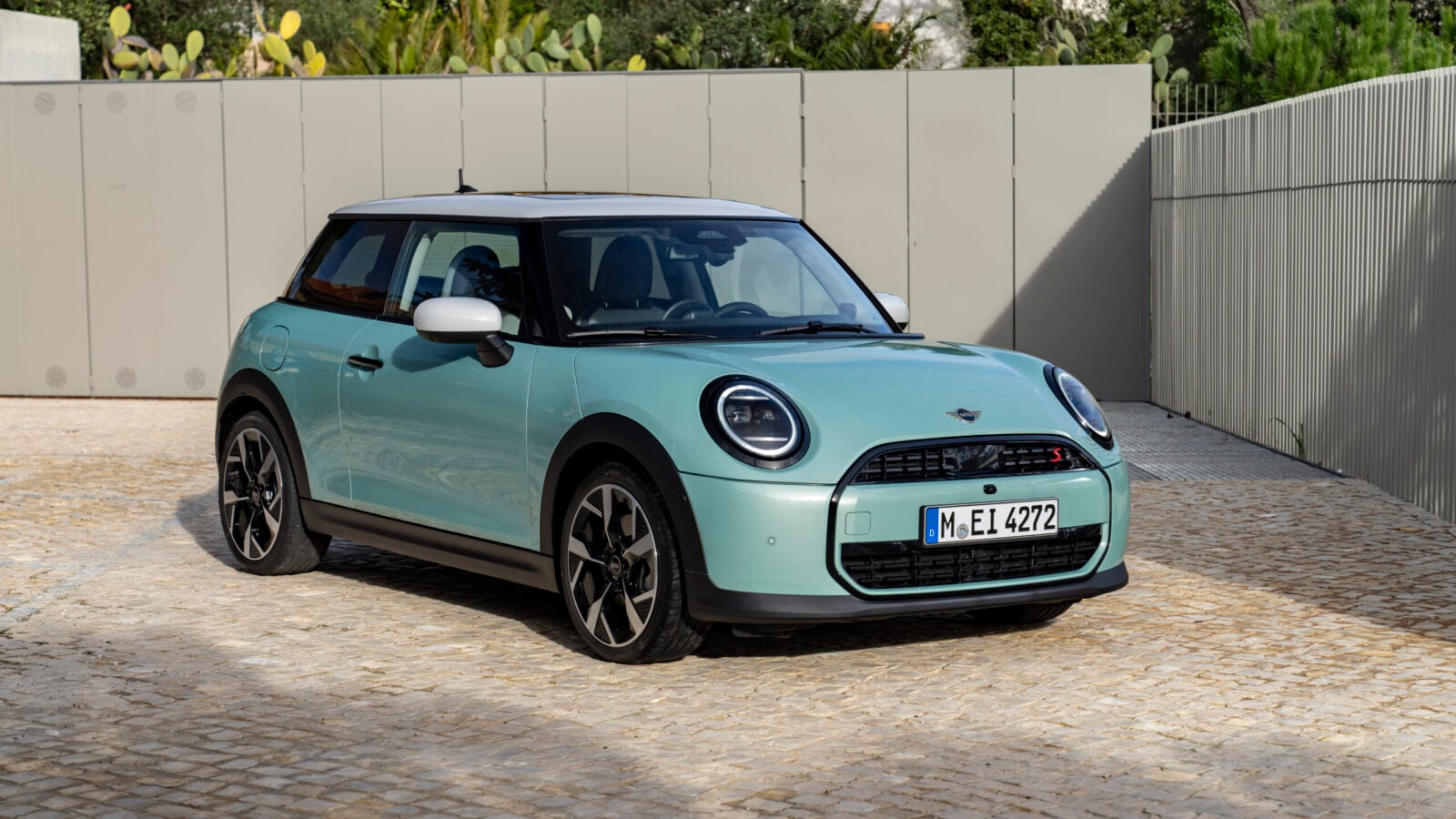P90542434 highRes mini cooper s 04 202 scaled e1787059471910