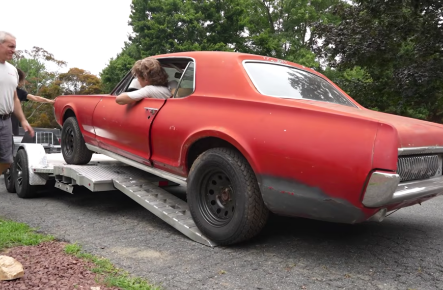 Abandoned 1967 Mercury Cougar Gets Resurrected After Years of Decay