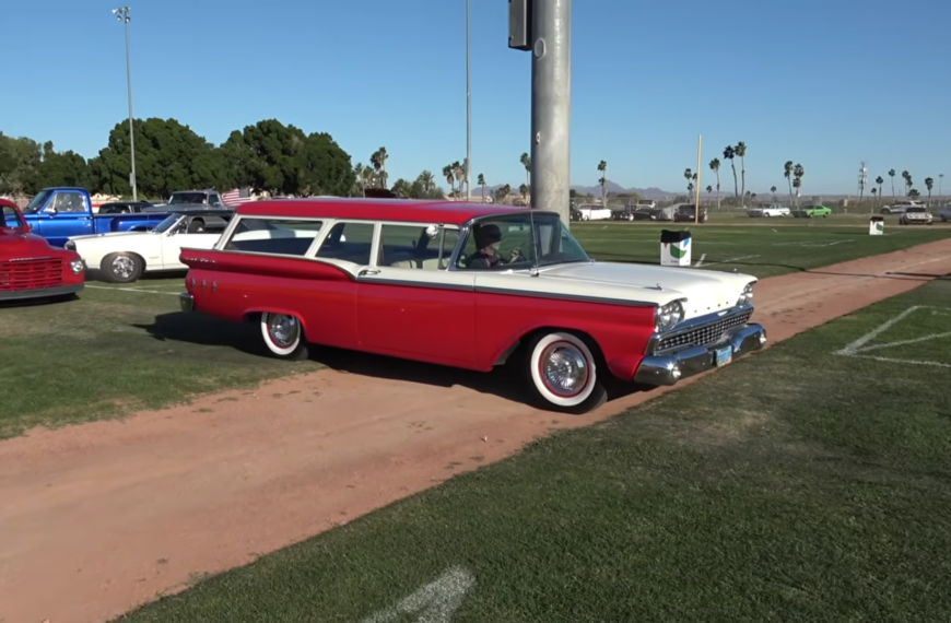 This 1959 Ford 2-Door Ranch Wagon Punches Like A ’90s Mustang