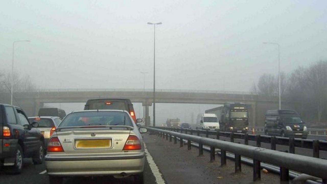 Traffic_jam_on_the_M1_motorway_-_geograph.org.uk_-_1121067