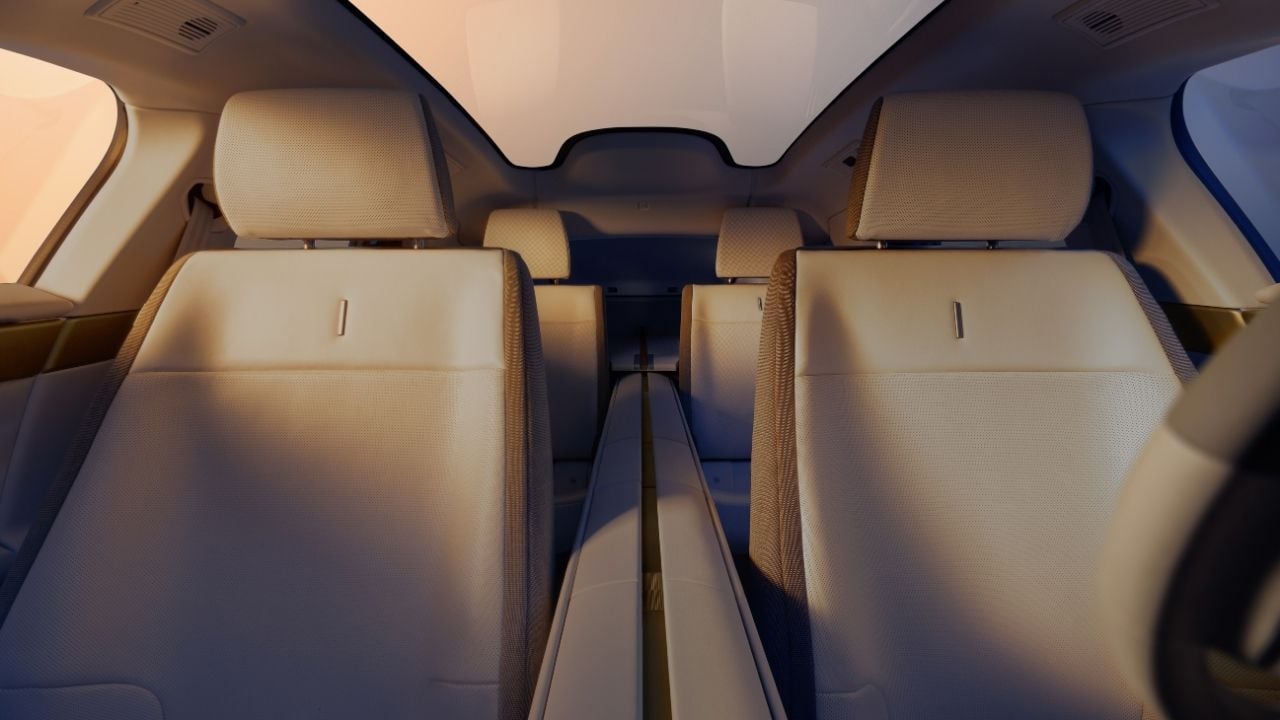 Type01_GL_Front_Seat_16x9