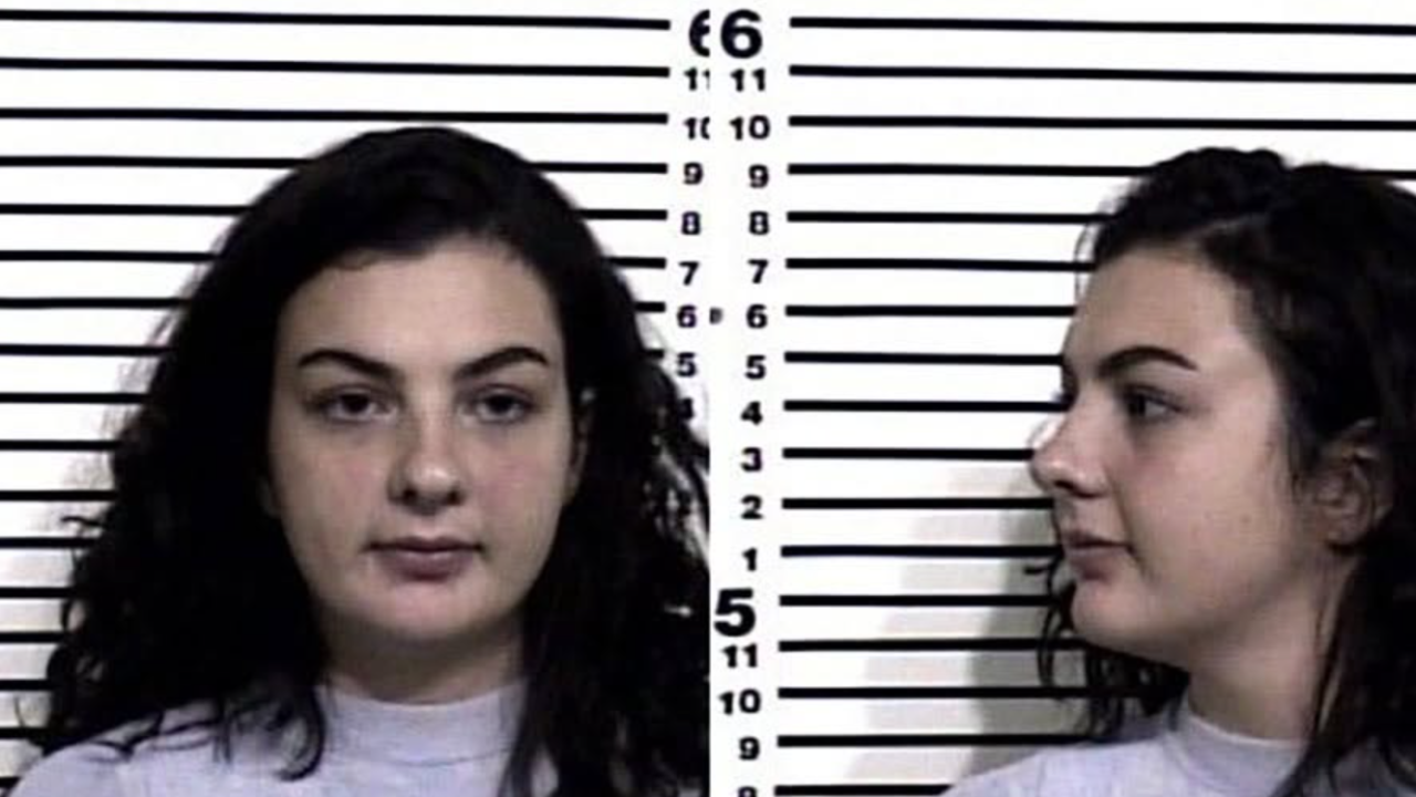 woman bribes cop