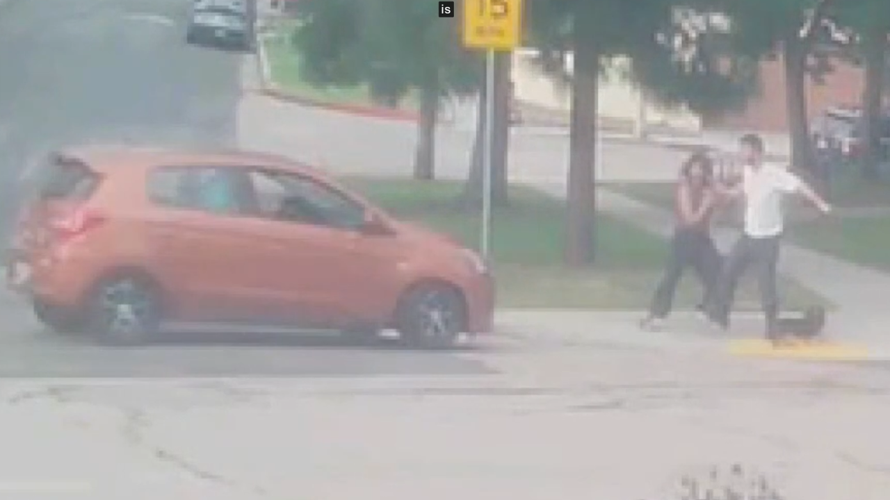 car tries to run over couple on sidewalk