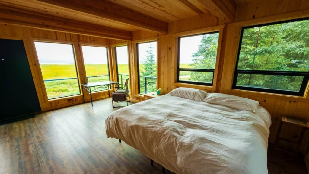 the suites at brown bear bay lodge in alaska
