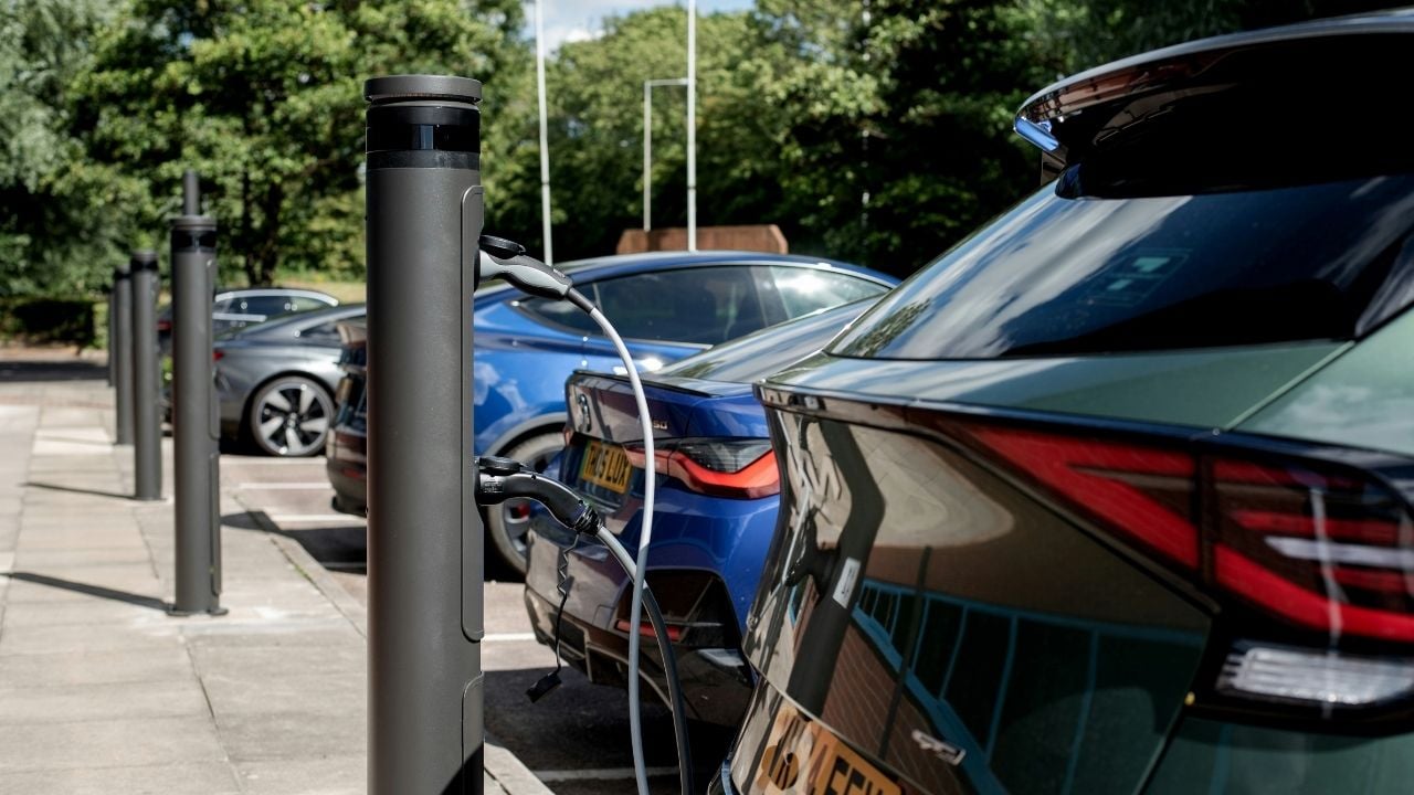 ratio-ev-charging-1ZQGZToUx0w-unsplash