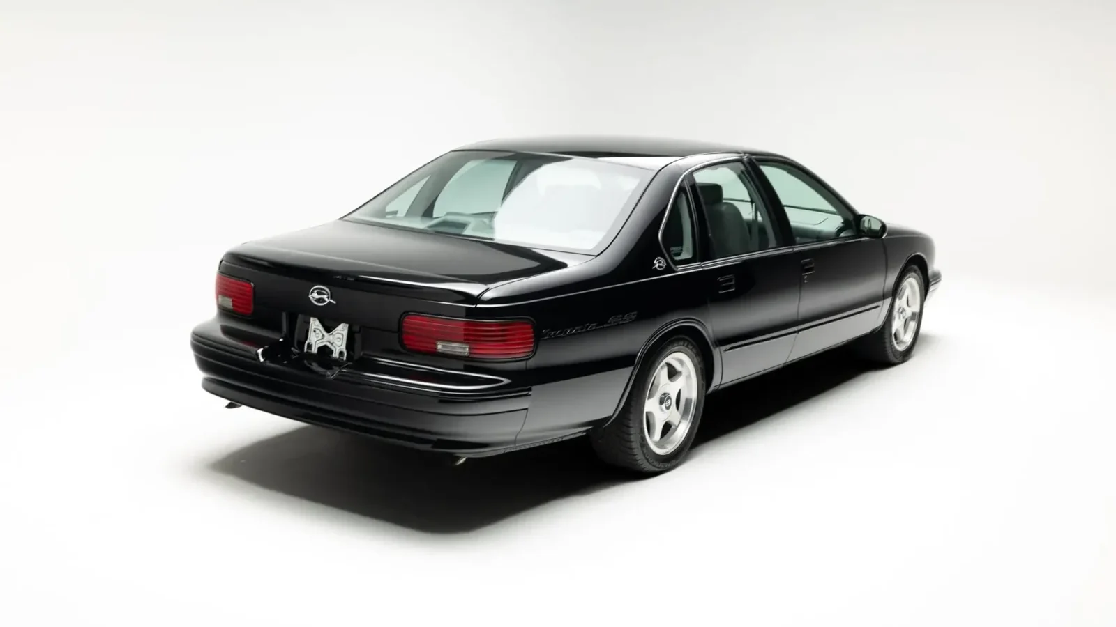 18CRSB70481996 Chevy Impala SS Black 1 scaled 10800 e1790612976671