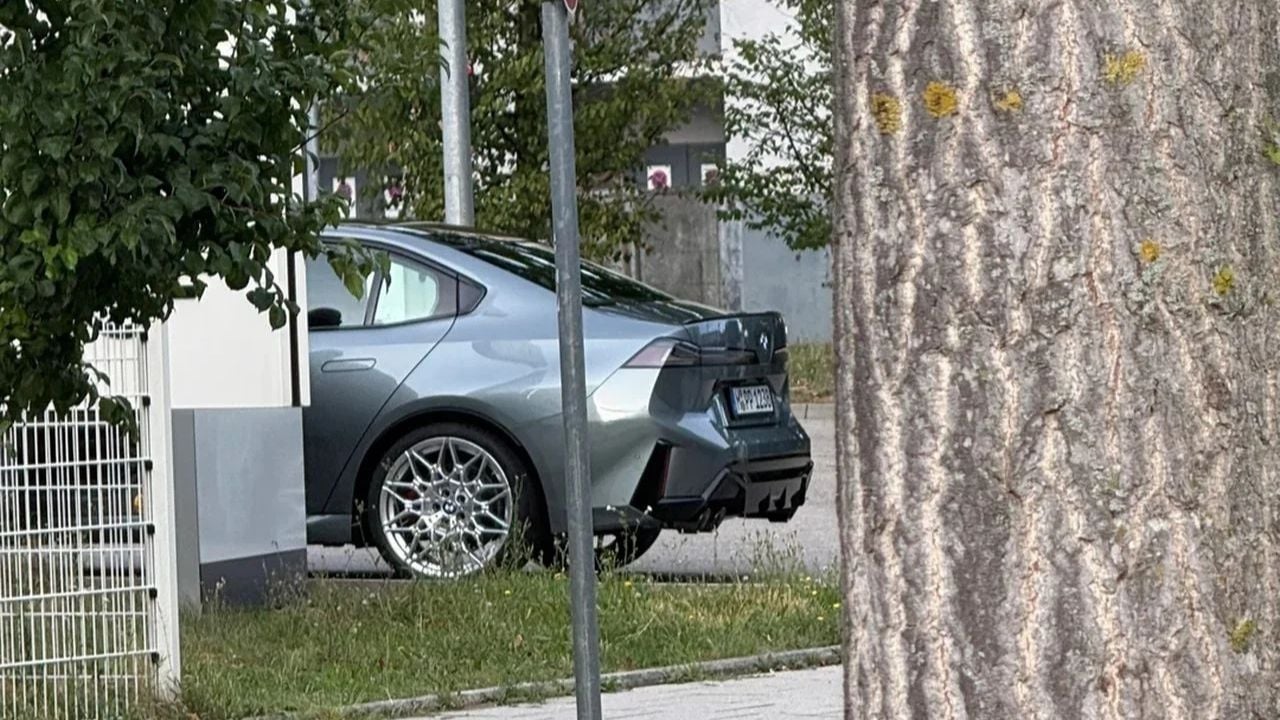 BMW 3 Series Side View