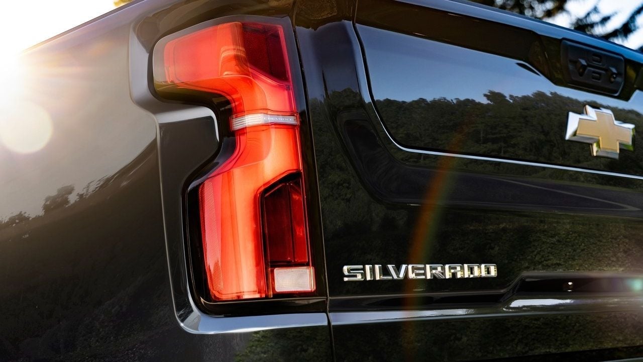 Chevrolet-Silverado_HD-2024-1280-0a241080d333752631724c0d91ba2101fb
