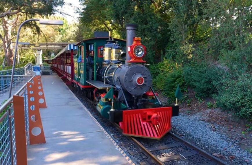 The Best of Disney Parks History, News, and Ambiance on YouTube
