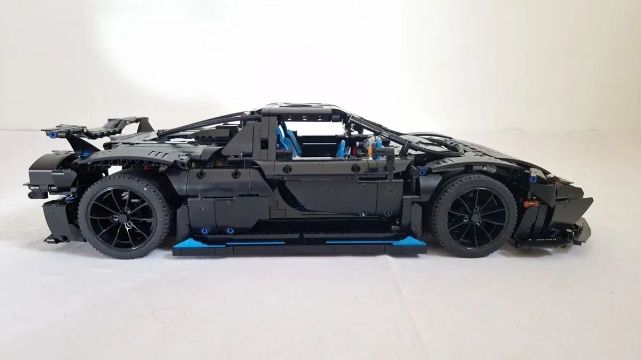 LEGO SSC Tuatara Side View Closed