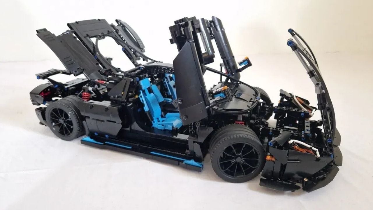 LEGO SSC Tuatara Side View