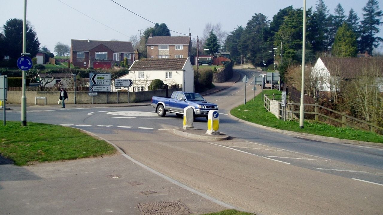 Mini-roundabout_on_A358_Chard_Road_-_geograph.org.uk_-_1252715