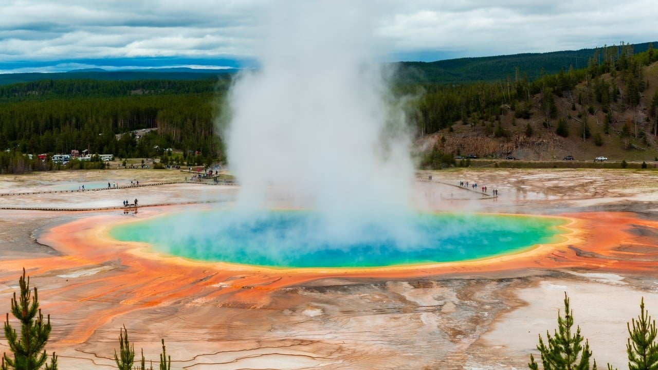 grand prismatic in yellowstone
