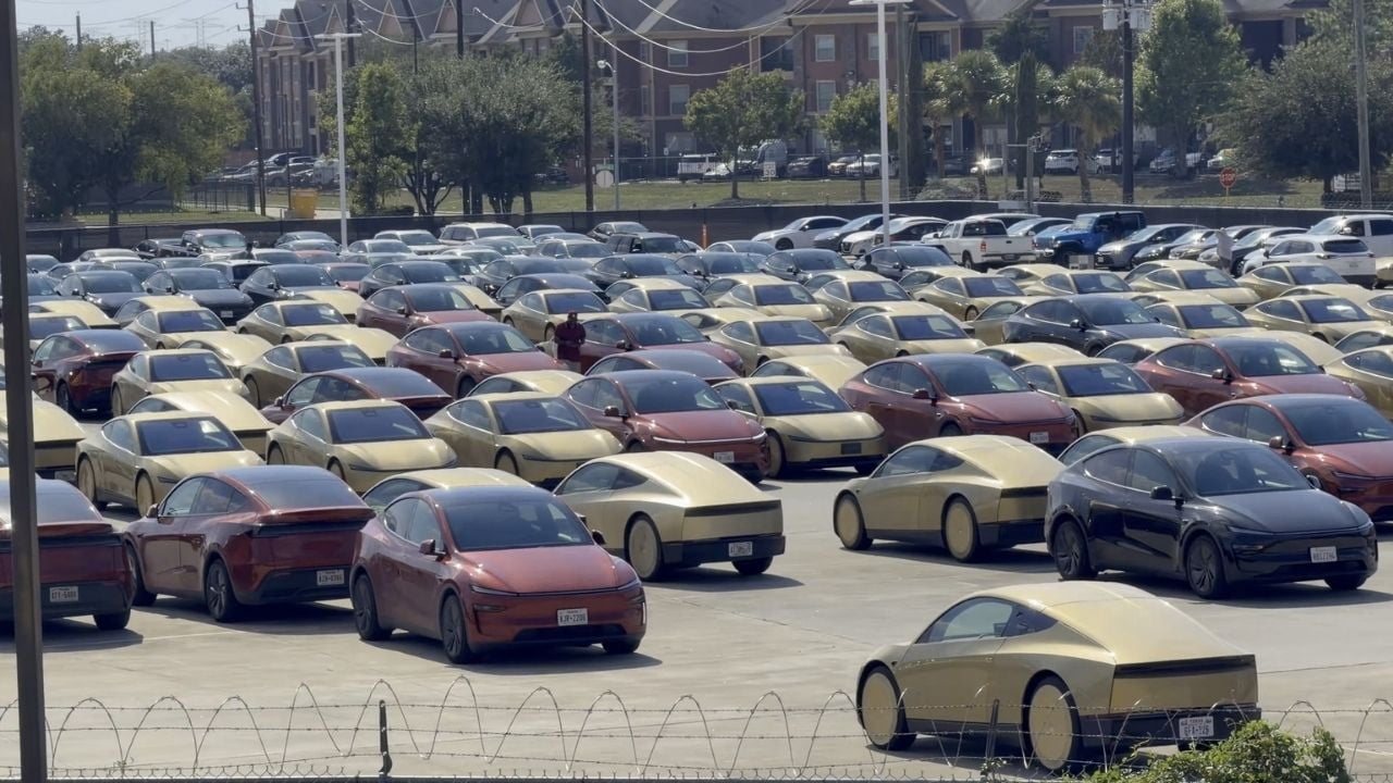 Tesla Cybercabs Stored in Houston V2