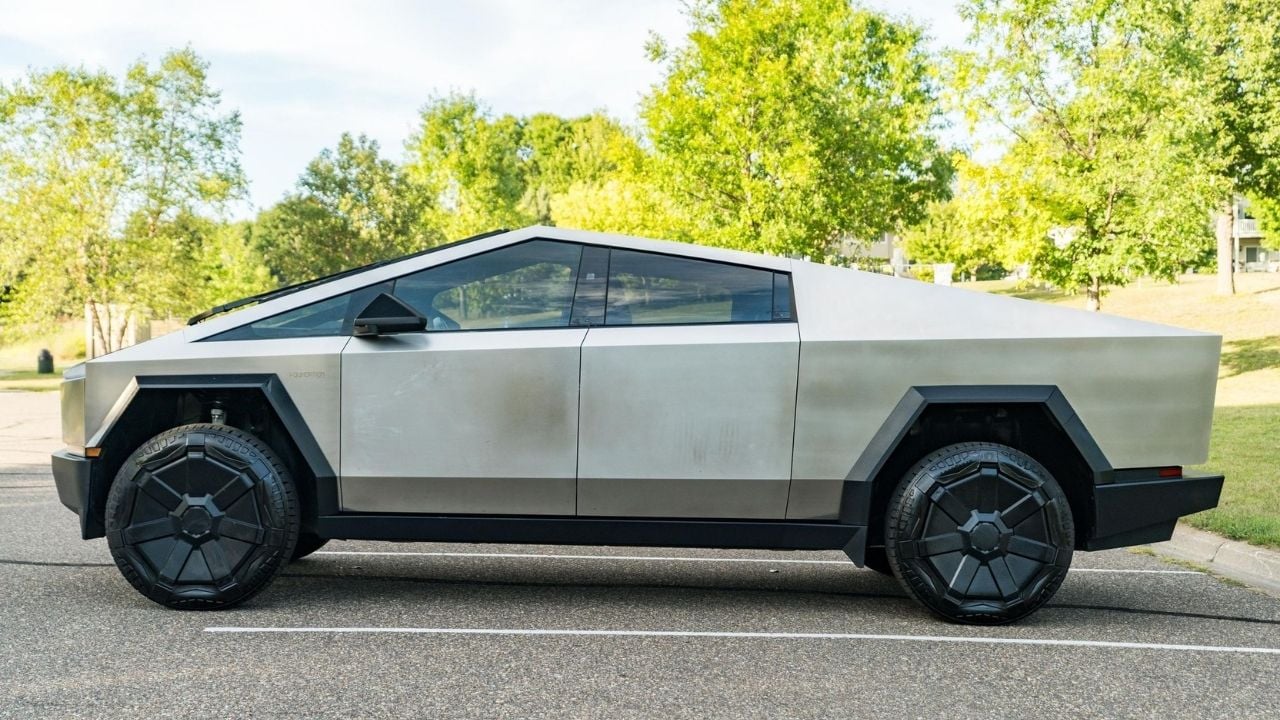 Tesla Cybertruck 65K side view