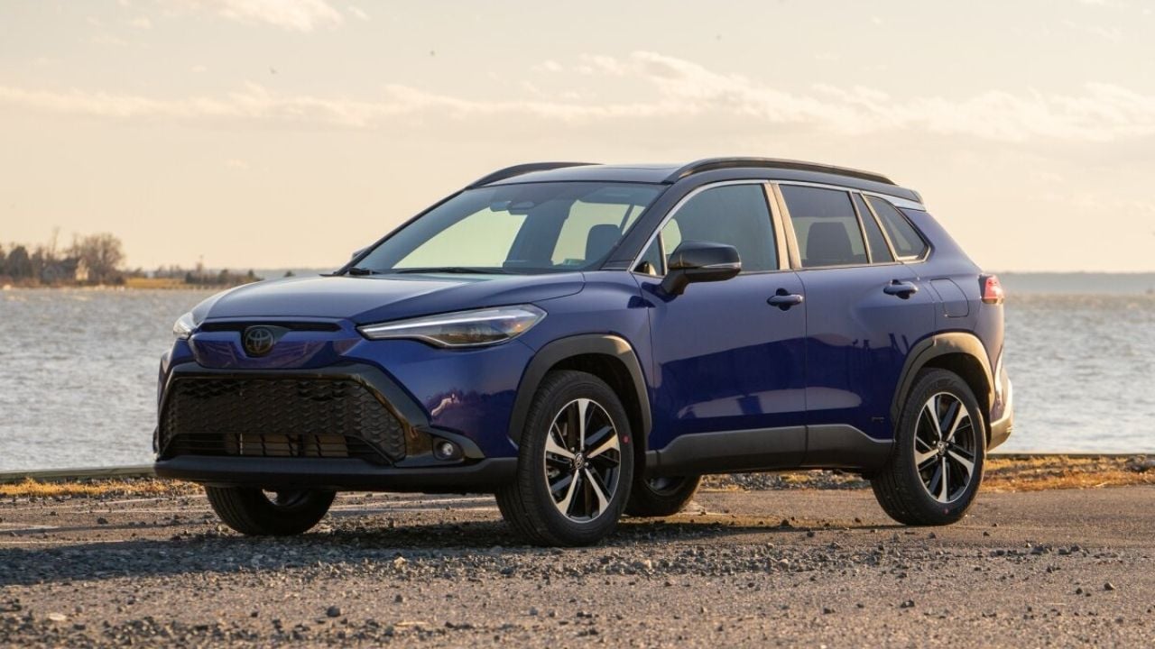 2024-Toyota-Corolla-Cross-Hybrid-2