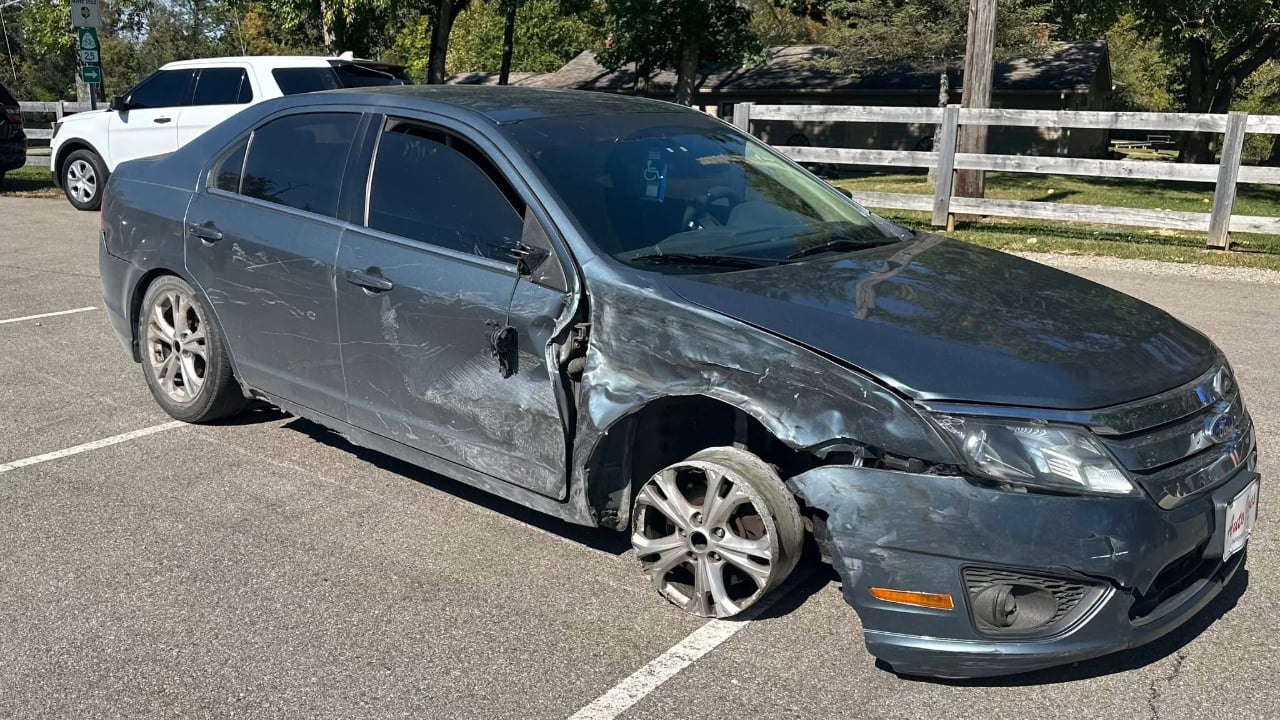 Car without two tires