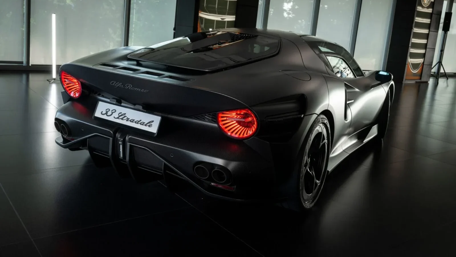Alfa Romeo 33 Stradale Perla Nera 2 e1790874494206