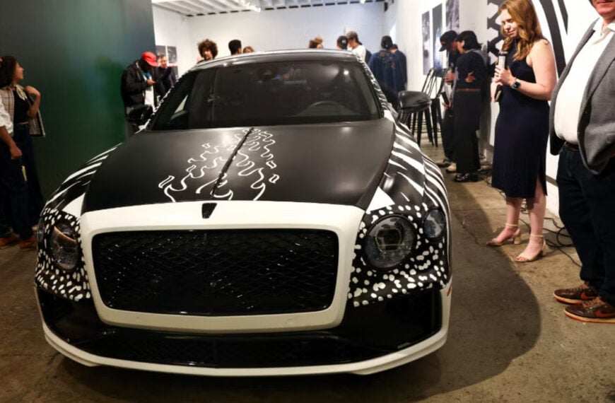 This Glow-In-The-Dark Bentley Flying Spur Looks Incredible, But It Has A Grim Future
