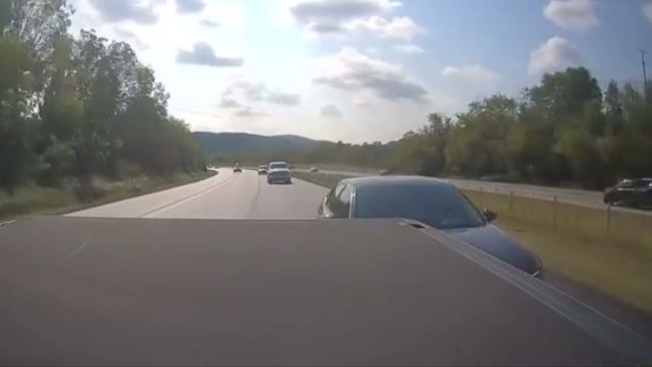 Car causes deliberate crash on highway featured image