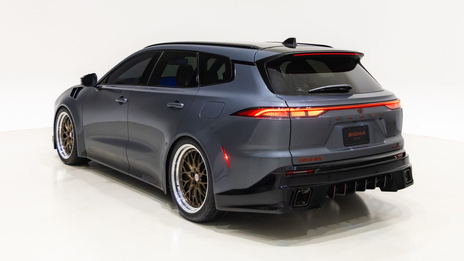 Crown Signia GTS scaled e1793277475125