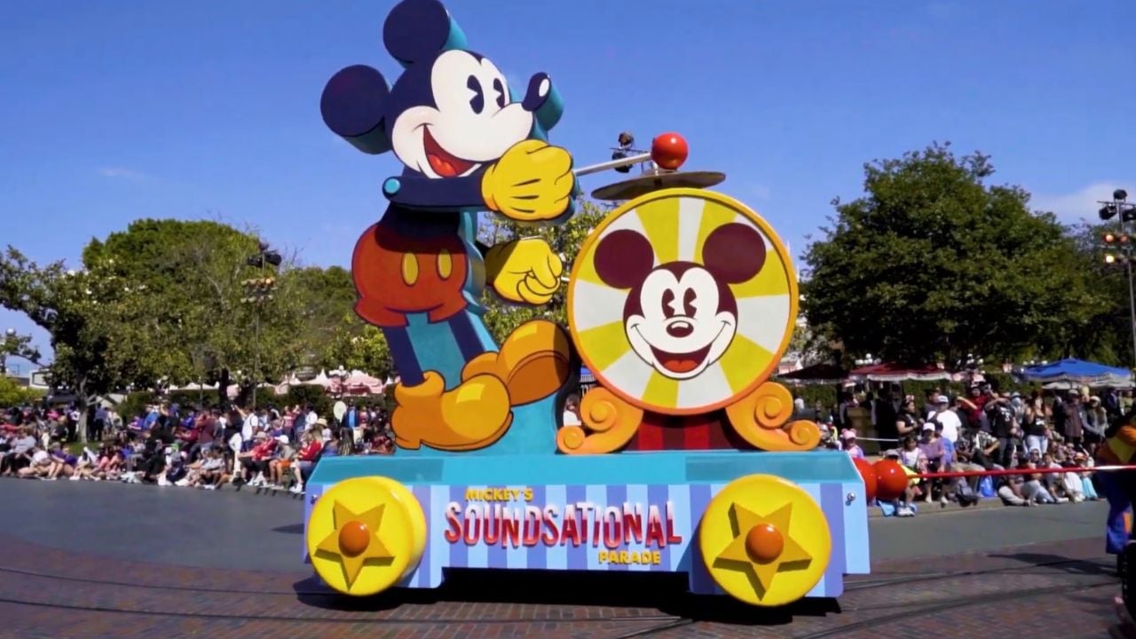 GH Disneyland Mickeys Soundsational Parade