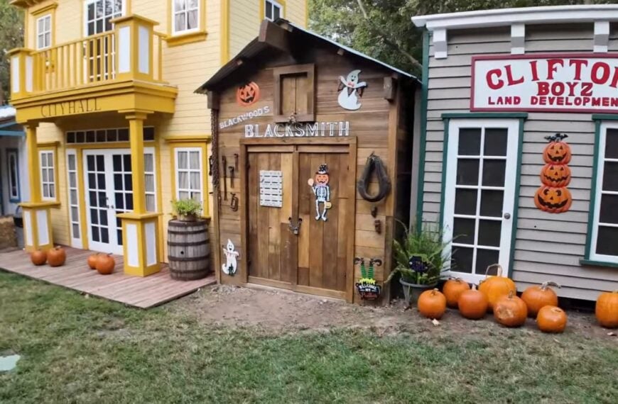 10 Southern California Destinations for a Spooky and Cozy Autumn