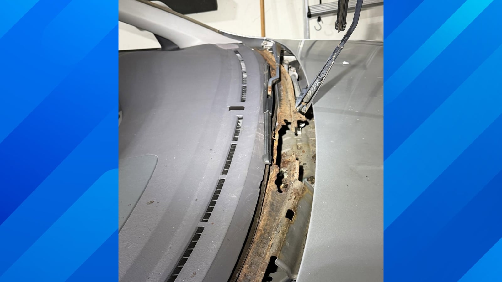 Honda Accord Owner Goes for Windshield Replacement, Discovers Damage From Repair Done Eight Years Earlier
