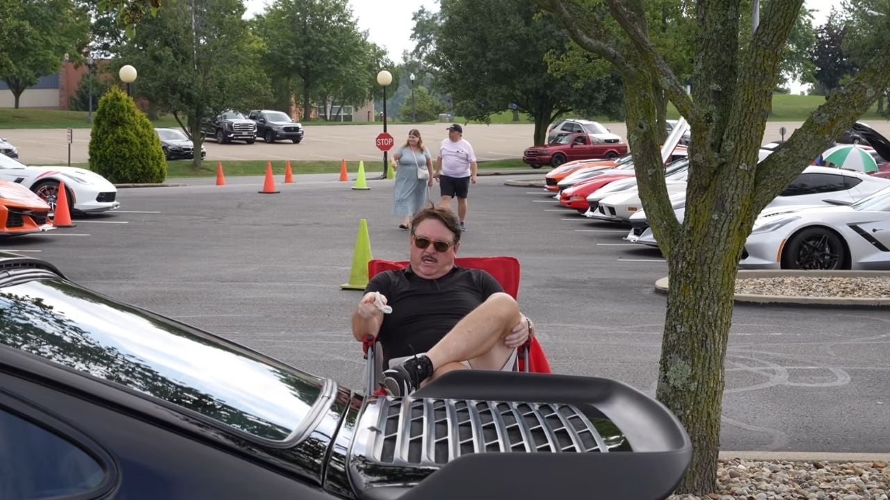 I Entered My Driving Couch Into a Car Show 6-52 screenshot