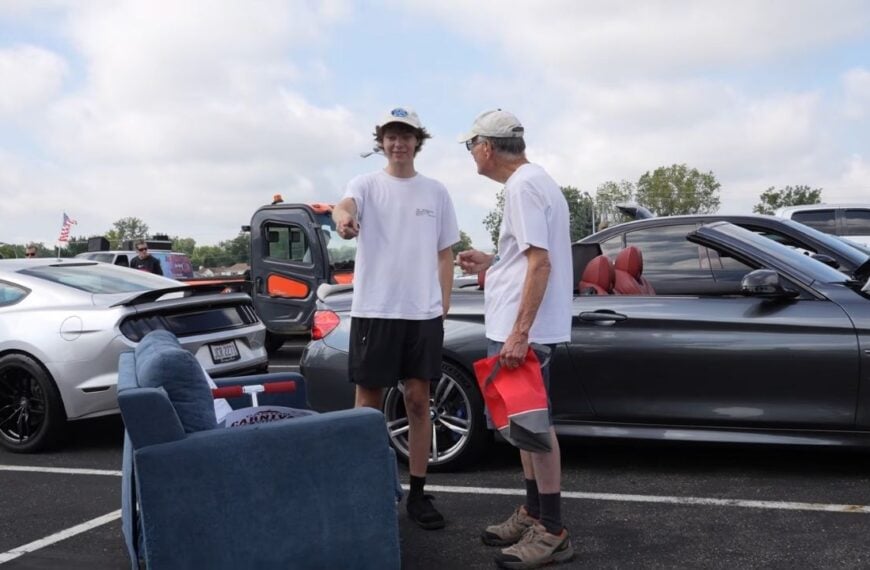 I Entered My Driving Couch Into a Car Show 8-20 screenshot