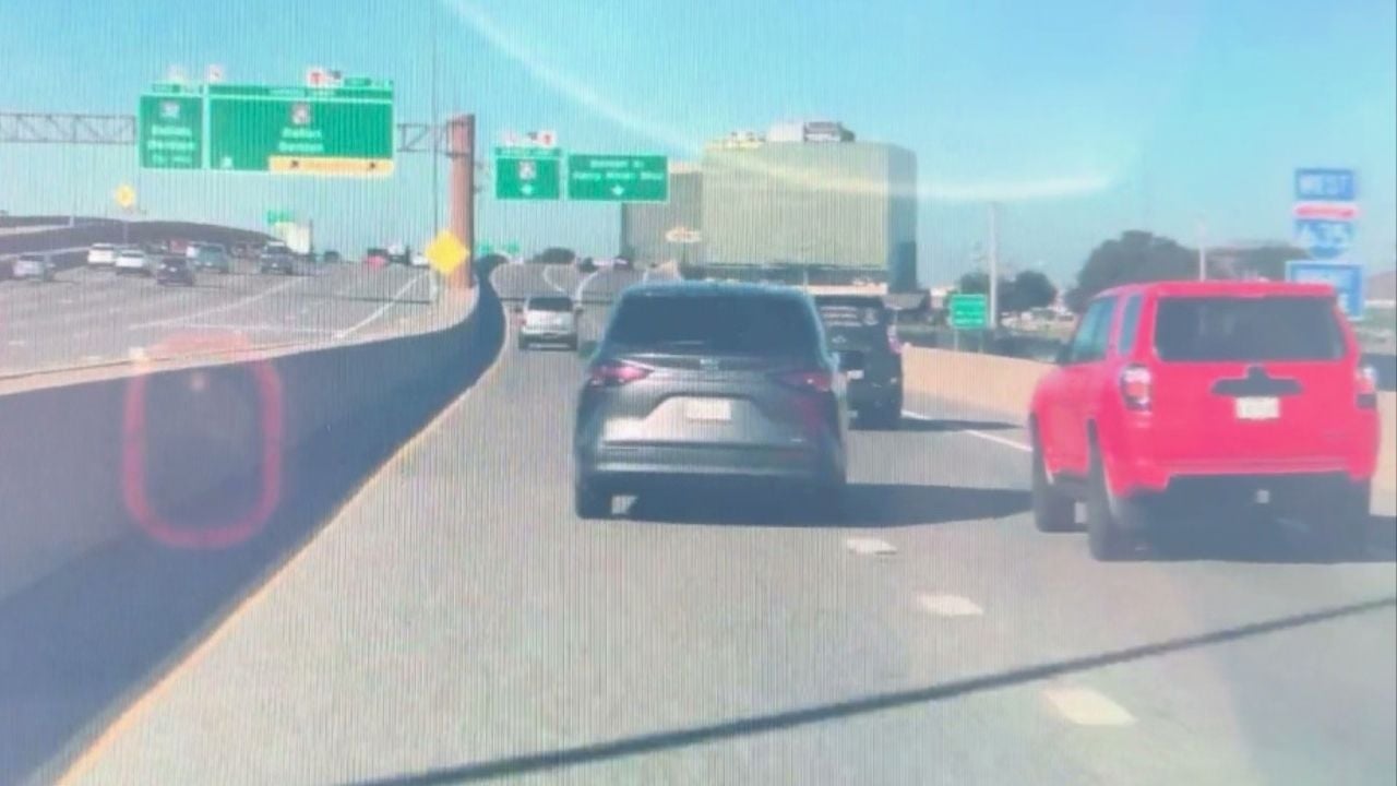 Minivan forcing SUV out of the way