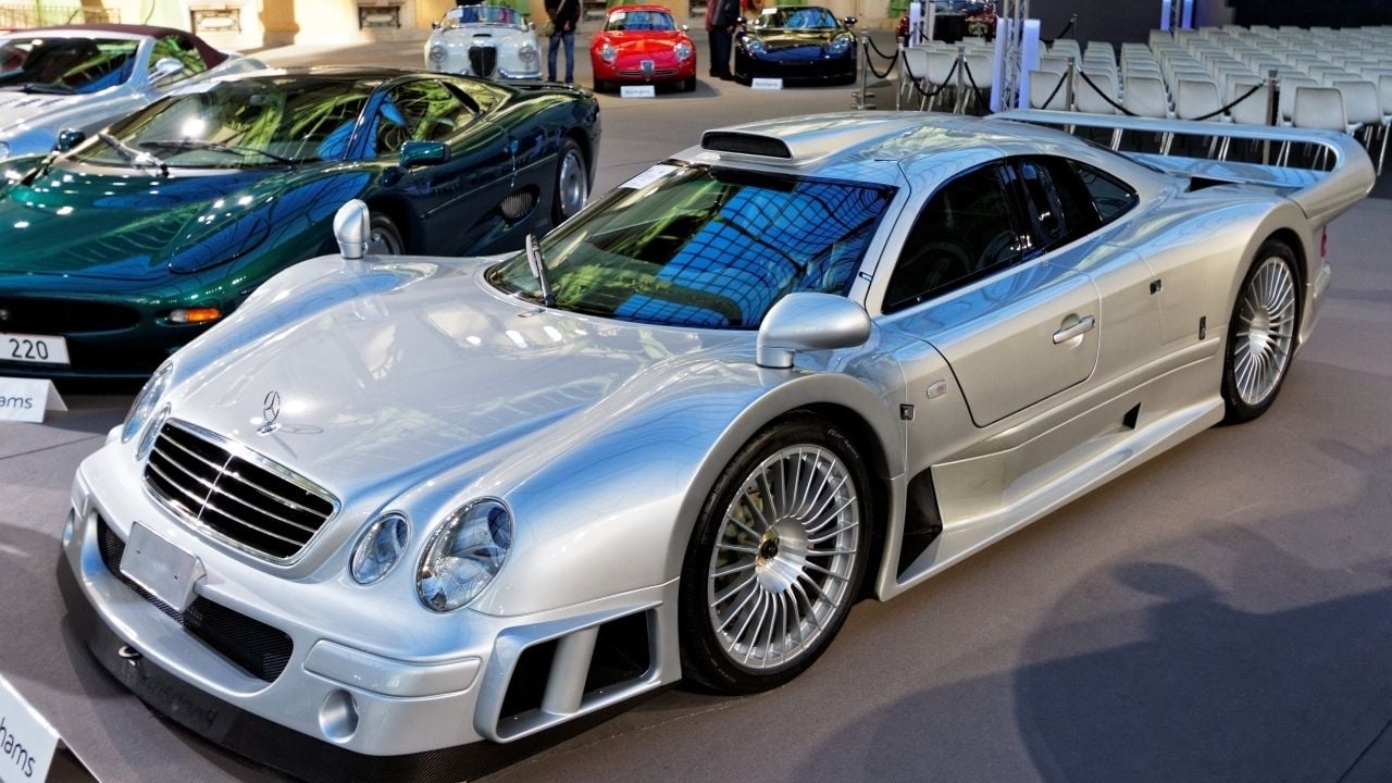 Paris_-_Bonhams_2016_-_Mercedes-Benz_CLK_GTR_coupé_-_2000_-_001