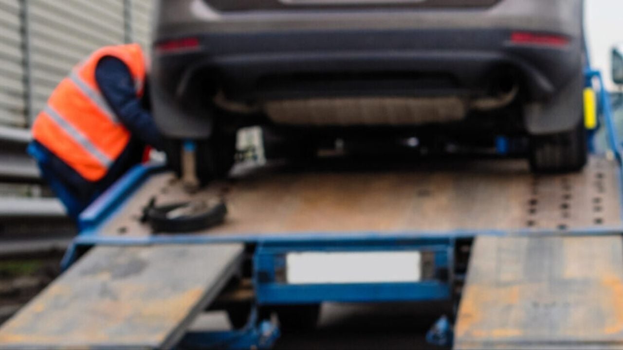 Roadside Stop Car On Trailer
