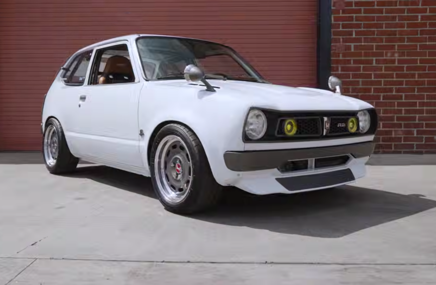 This 1974 Honda Civic RS Restomod Hides A High-Revving Type R Secret